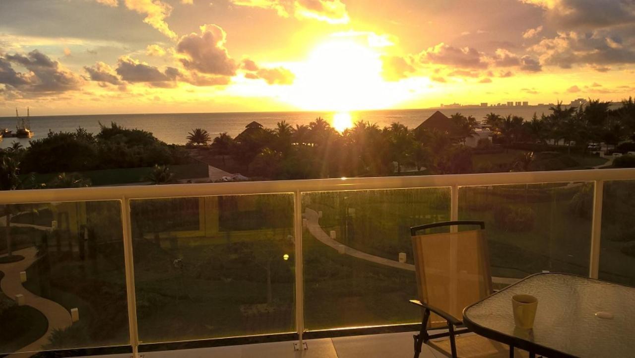 Апартаменти Swim The Caribbean & Work With A View Канкун Екстер'єр фото